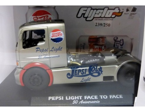 2 CAMIONES 50 ANIVERSARIO PEPSI-COCACOLA LIGHT MISMO NUMERO DE SERIE FLY