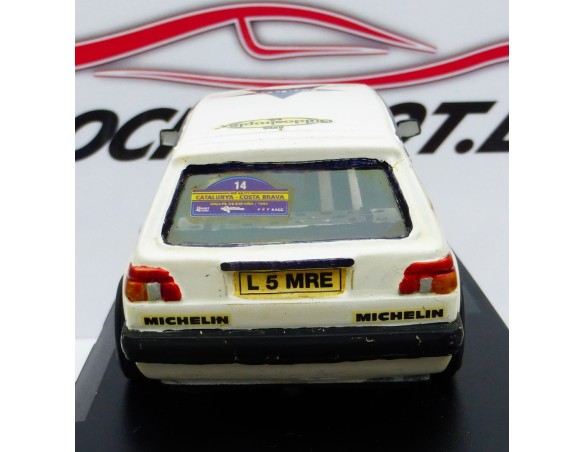 WOLKSWAGEN GOLF BLANCO RESINA