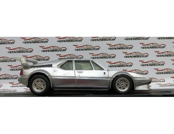 BMW M1 PLATA EN PEANA