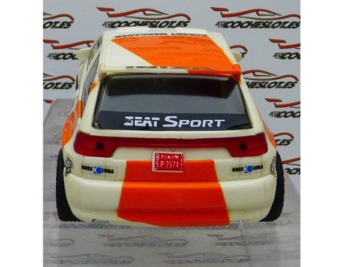 Seat Ibiza kit Car “Robert Mercader”Blanco CHASIS 1 TORNILLO 1996 REF. 8390 TYCO
