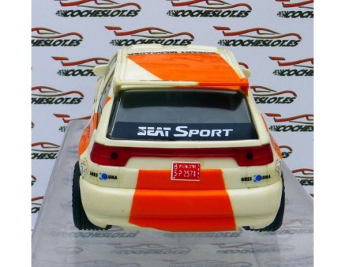 Seat Ibiza kit Car “Robert Mercader”Blanco CHASIS 2 TORNILLOS 1996 REF. 8390 TYCO