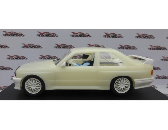 BMW M3 E30 TRANSLUCIDO MARFIL FLY