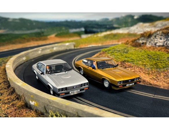 THE PROFESSIONALS  SET FORD CAPRI MKIII  PLATA Y ORO REF.H4642 SUPERSLOT