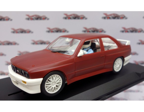 BMW M3 E30 GRANATE ALERON , LLANTAS Y CHASIS BLANCAS FLY