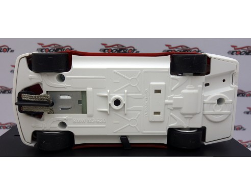 BMW M3 E30 GRANATE ALERON , LLANTAS Y CHASIS BLANCAS FLY