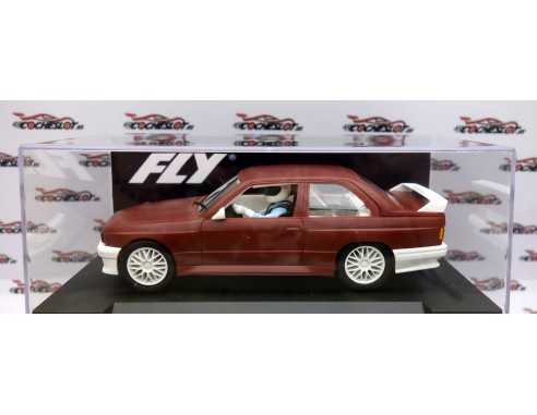 BMW M3 E30 GRANATE ALERON , LLANTAS Y CHASIS BLANCAS FLY