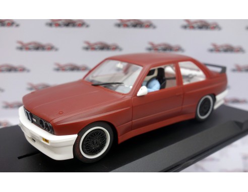 BMW M3 E30 GRANATE ALERON , LLANTAS Y CHASIS NEGRO FLY