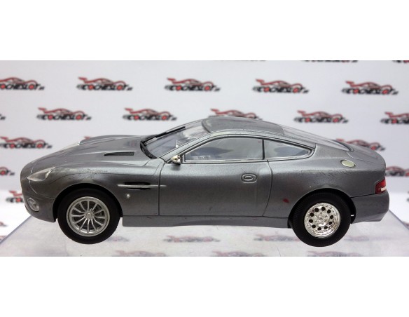 ASTON MARTIN EVOLUTION CARRERA GRIS