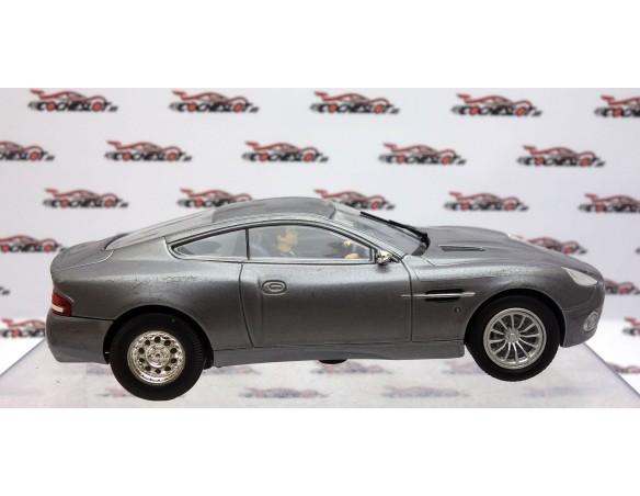 ASTON MARTIN EVOLUTION CARRERA GRIS